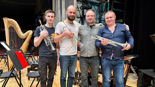 Фото Комплект мастеровых инструментов от ателье "Доценко и Ко.": в Тюменском филармоническом оркестре появились три новые трубы 