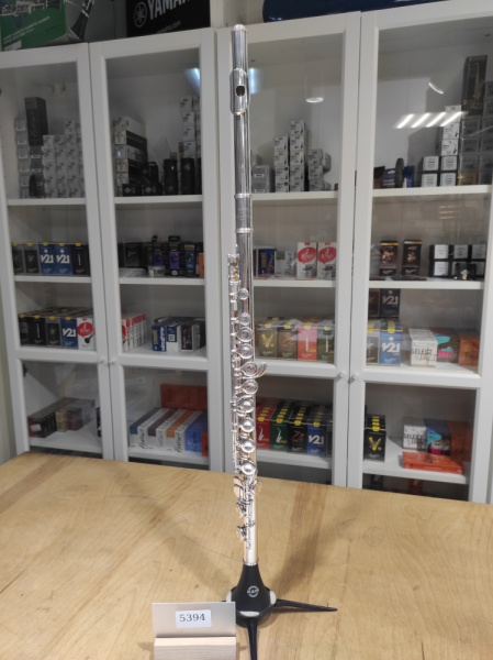 Флейта Yamaha YFL-311, ученическая, без резонаторов, не в линию, E-механика, колено До