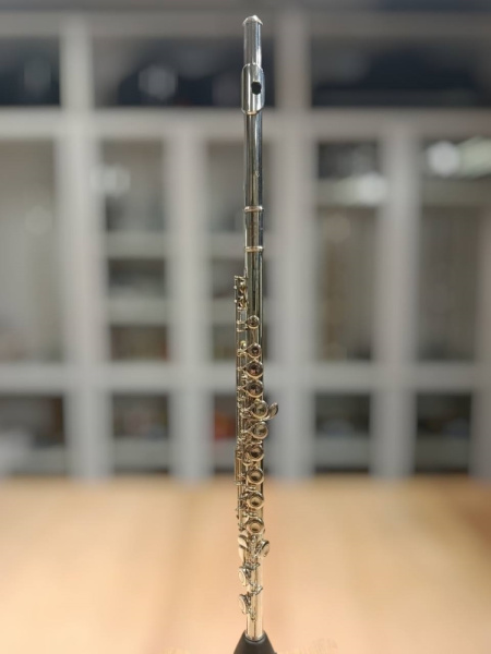 Флейта Yamaha YFL-211, школьная, без резонаторов, не в линию, E-механика, колено До