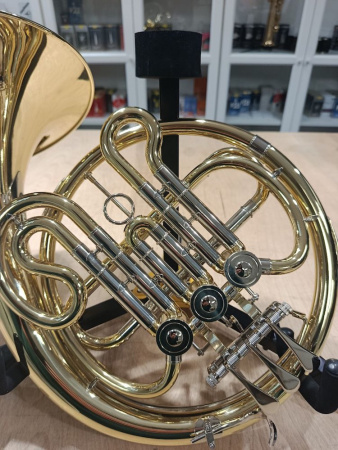 JnOTe1JN82.jpg