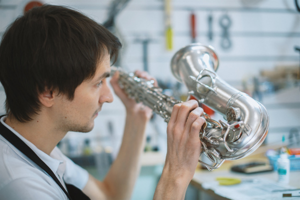 Ремонт музыкального инструмента